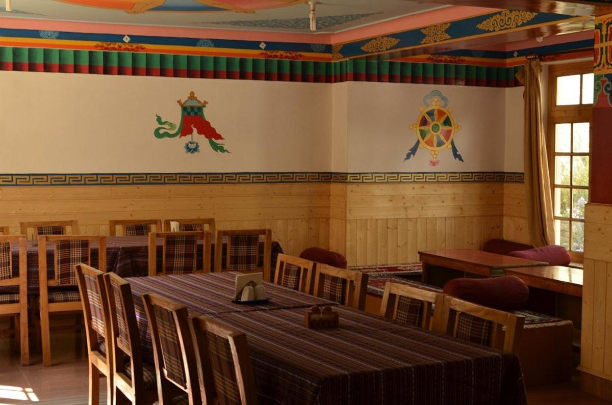 Barath Hotel & Guest House Leh Exterior photo