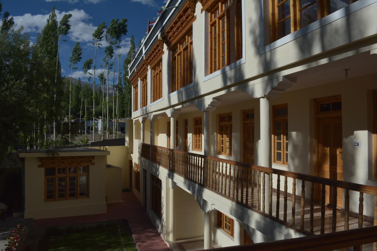 Barath Hotel & Guest House Leh Exterior photo